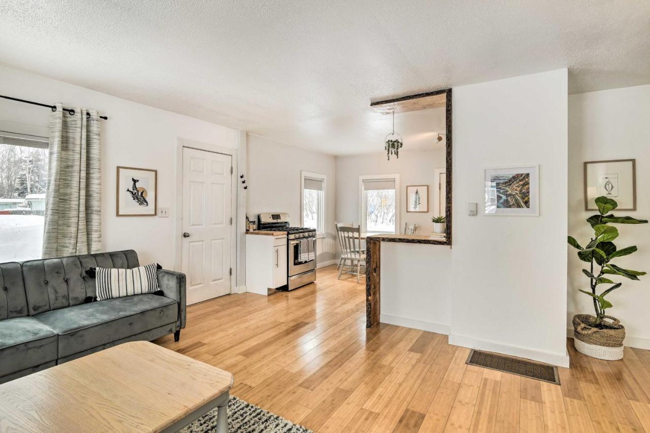 Home, Minutes From Downtown! Anchorage
